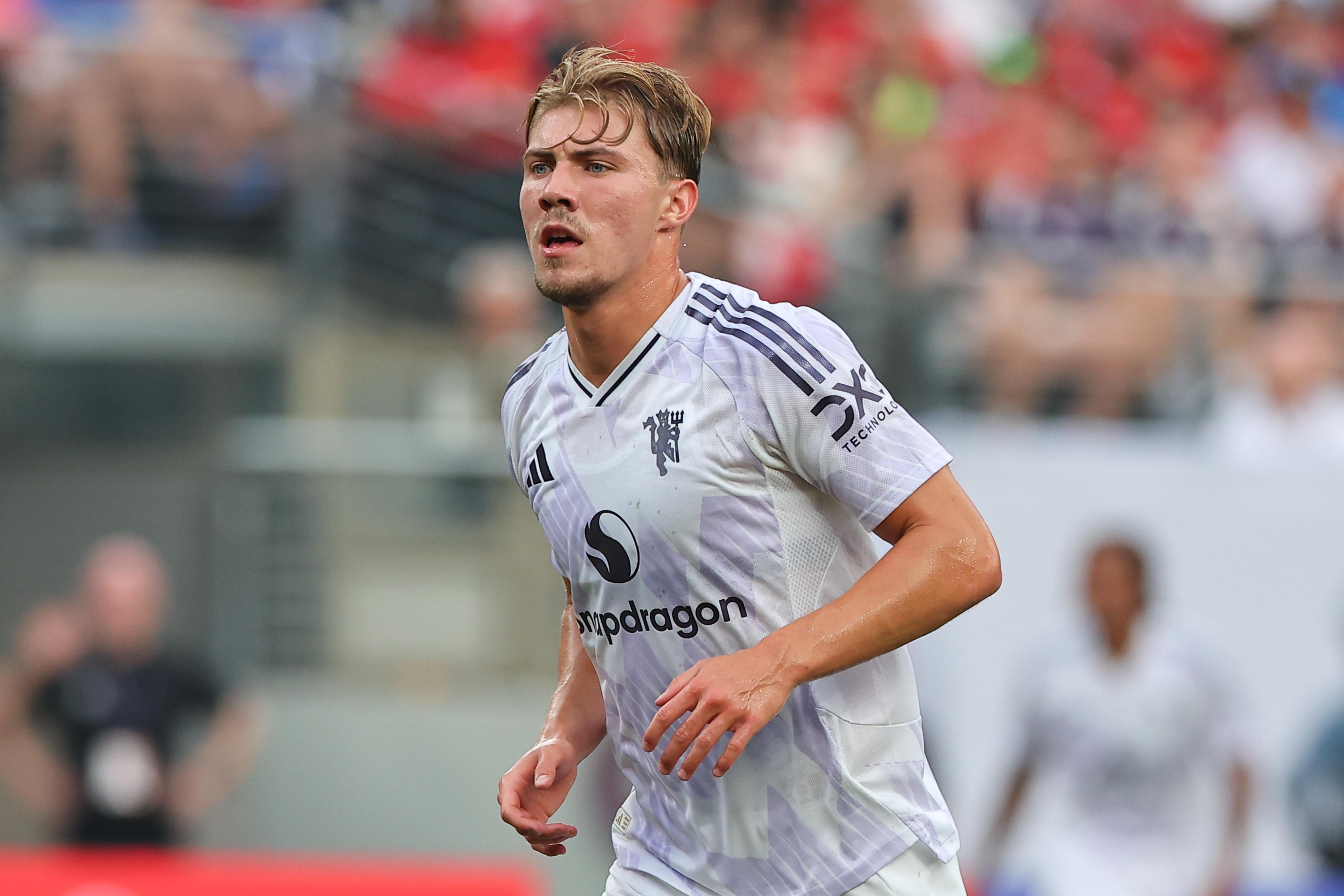 TA：霍伊伦预计今天前往意大利，周日接受那不勒斯的体检